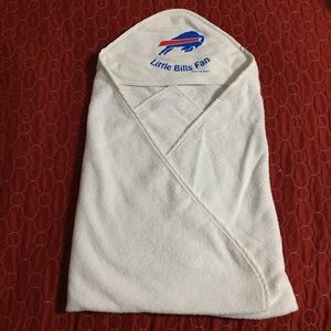NWOT BUFFALO BILLS HOODED TOWEL